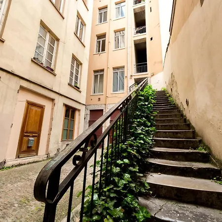 Duplex On The Slopes Of Croix-rousse Ail *
